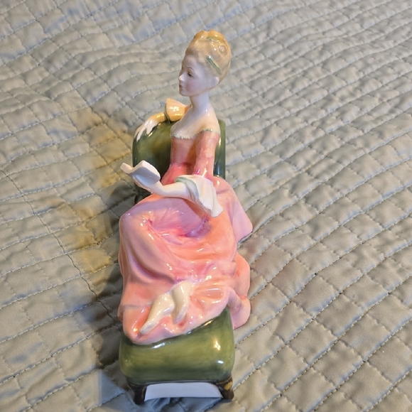 Royal Doulton "Repose" Porcelain Lady Figurine in Pink and Green - Picture 4 of 7